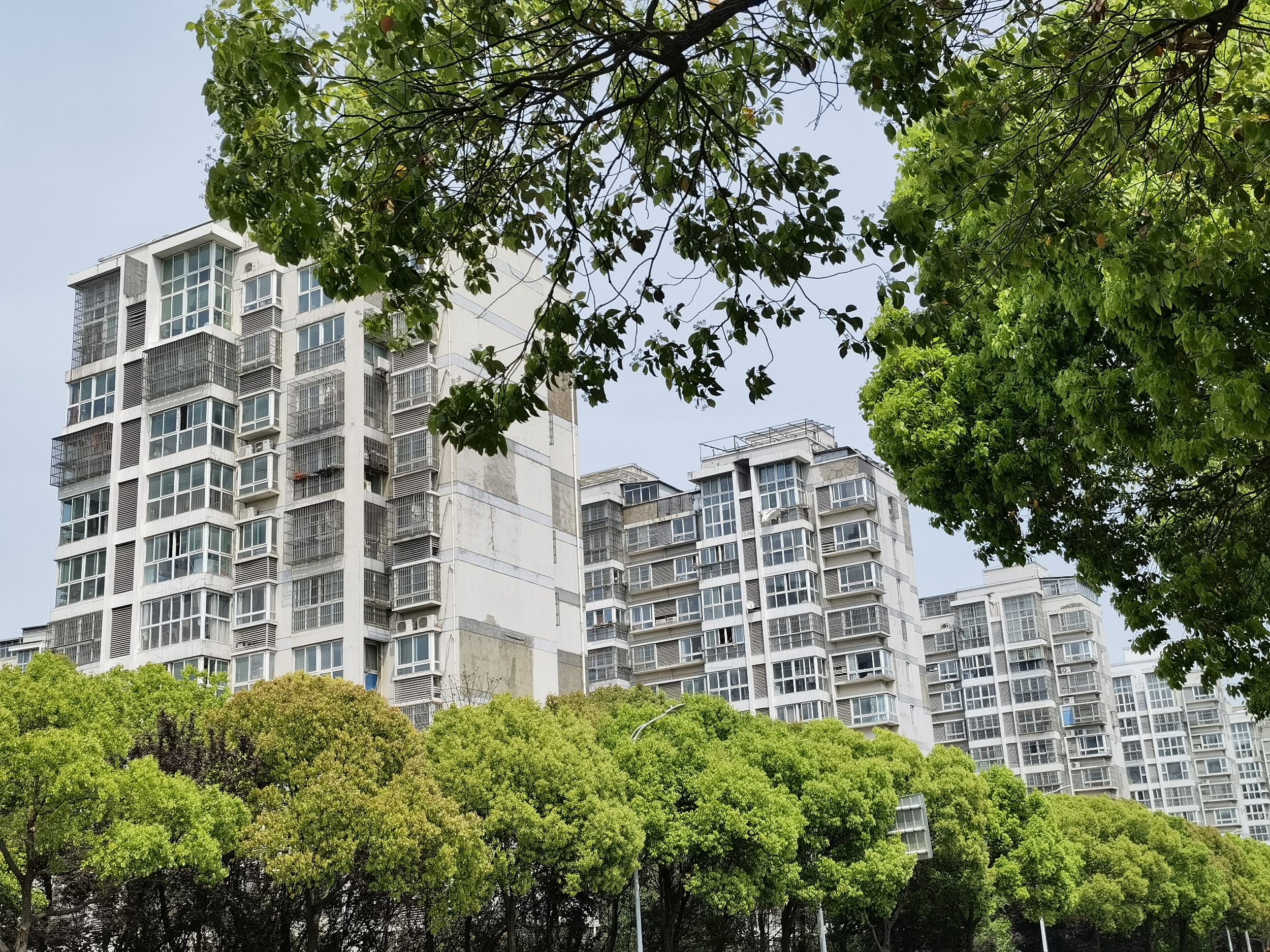 2021年楼市销售额将再破17万亿元 房企加速缩表静待春日